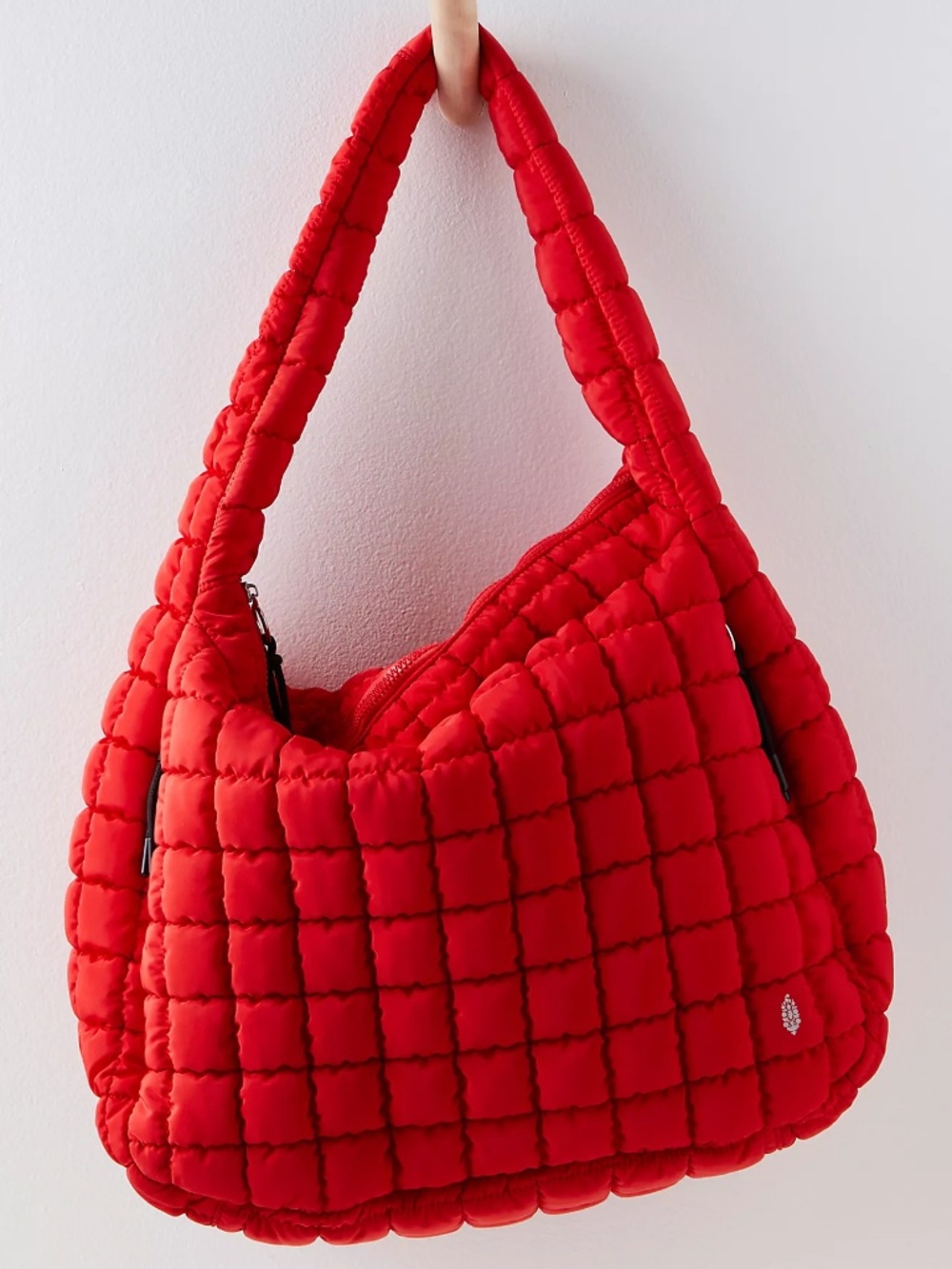 NWT Authentic FP Movement Quilted Carryall Bag - Chef's Kiss Red - Picture 2 of 13